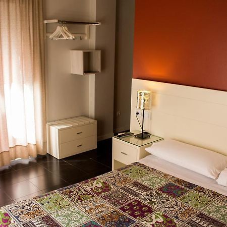 Hostal San Vicente II Севилья Экстерьер фото