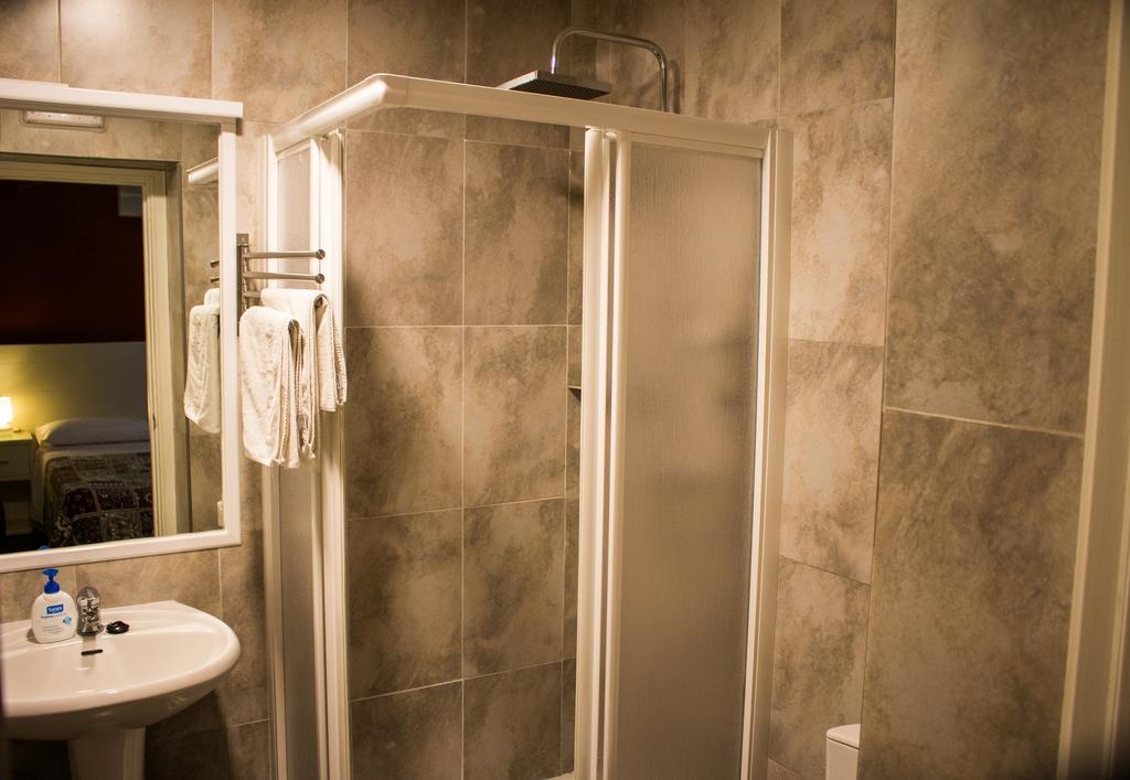 Hostal San Vicente II Севилья Экстерьер фото