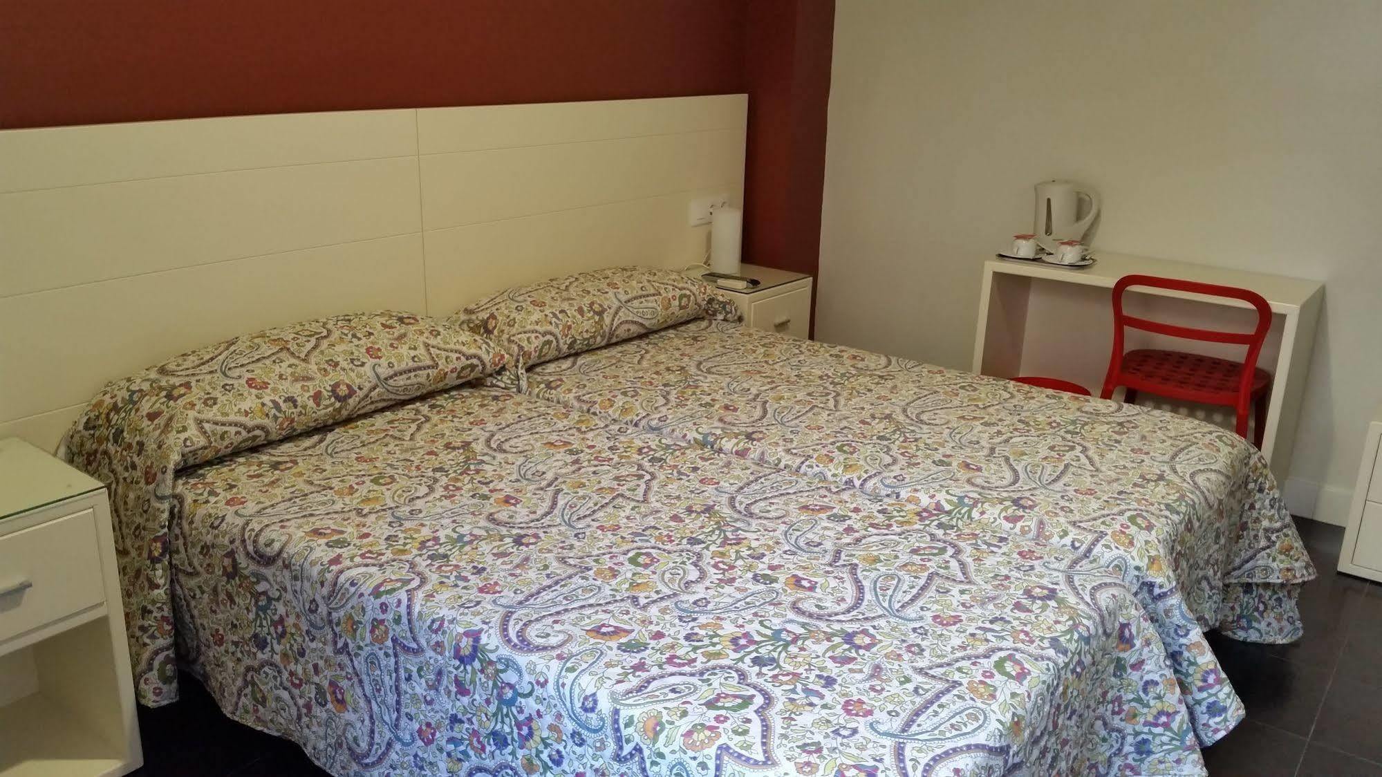 Hostal San Vicente II Севилья Экстерьер фото