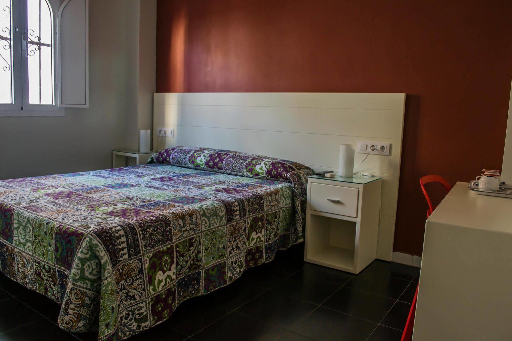 Hostal San Vicente II Севилья Экстерьер фото