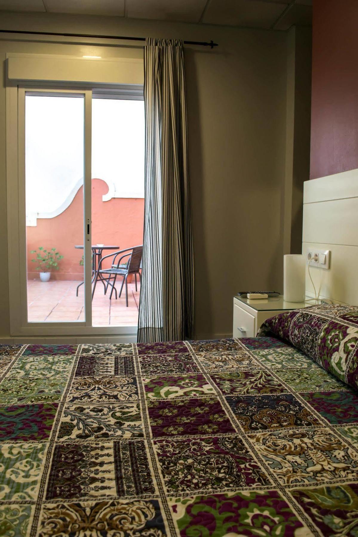 Hostal San Vicente II Севилья Экстерьер фото