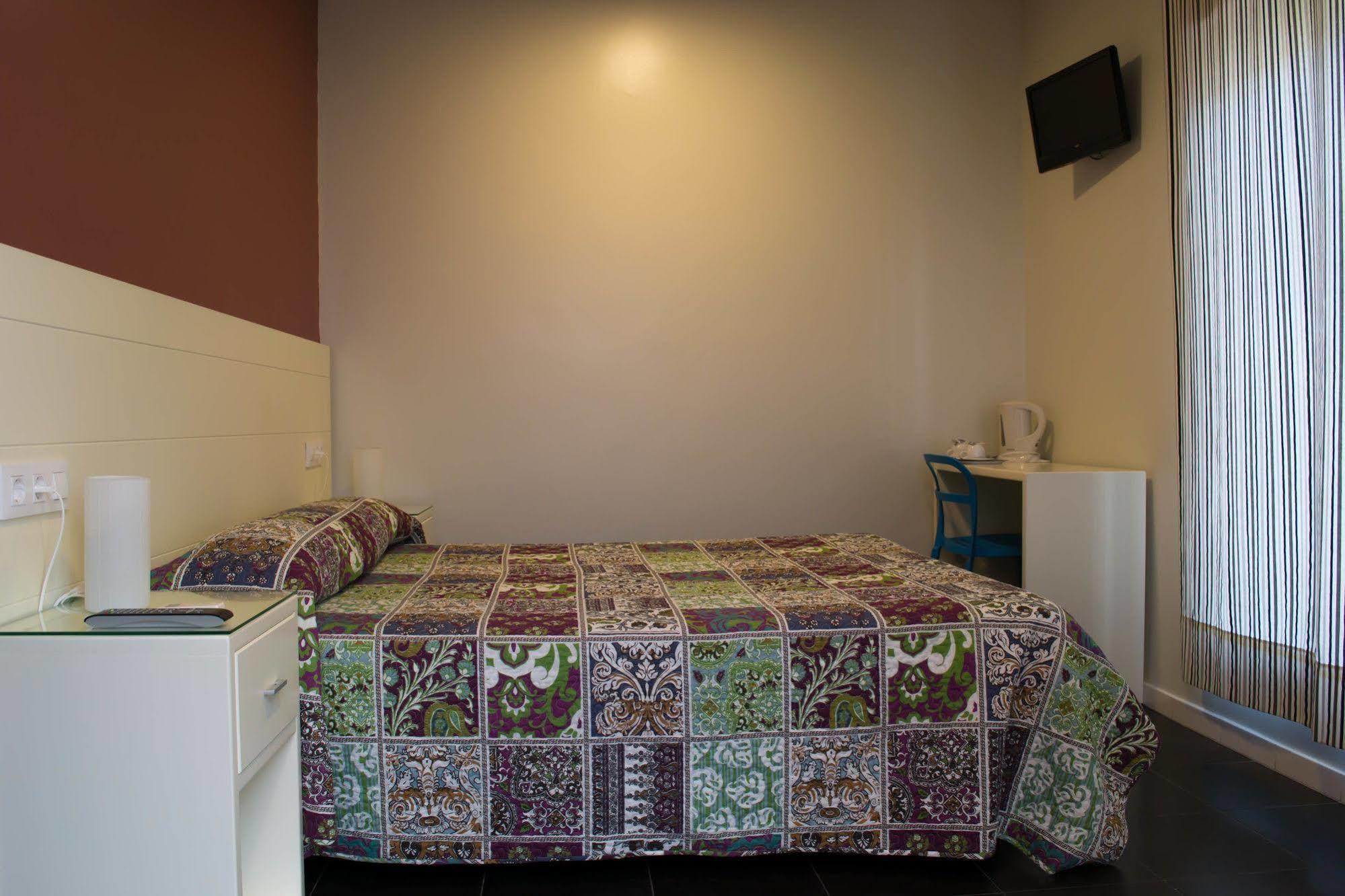 Hostal San Vicente II Севилья Экстерьер фото